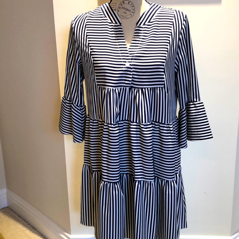 SzM 3/4 sleeve summer tiered dress . Navy and white